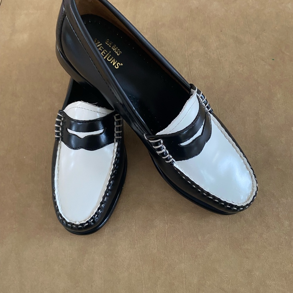 G.H. BASS & CO Leather Loafer - BLACK & WHITE - Picture 3 of 7
